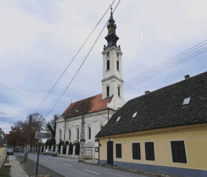 Православна црква и Мали двор Чарнојевића