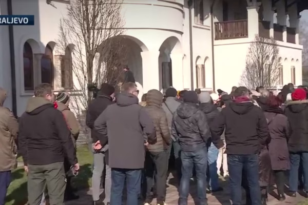 Skup podrške mitropolitu Justinu.format-avif.width-1200