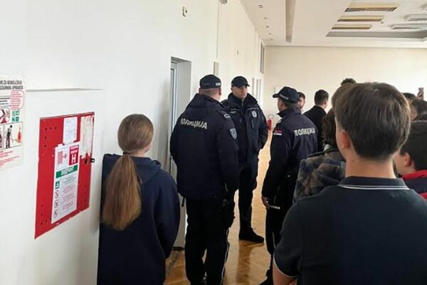 VIDEO Roditelji Jovinih đaka: Uprava škole pozvala policiju na učenike, večeras skup zbog ovog presedana