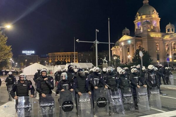 „Pošla majka da potraži sina“: Sunovrat srpskog društva u jednoj pesmi ispred Ćacilenda