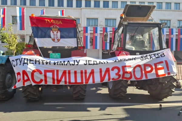 Policija privela trojicu poljoprivrednika nakon protesta kod Banovine