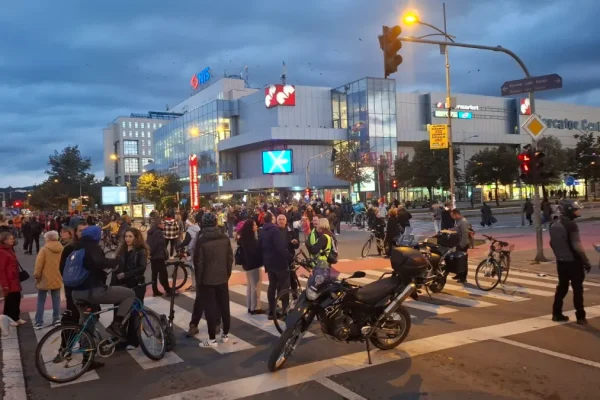 UŽIVO Protestni skupovi i šetnje u Beogradu, Novom Sadu, Čačku, Šapcu… (FOTO, VIDEO)