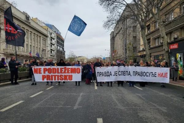 Protest sudija, tužilaca i advokata: Pravda je slepa, pravosuđe nije, zajedno ga branimo (FOTO, VIDEO)