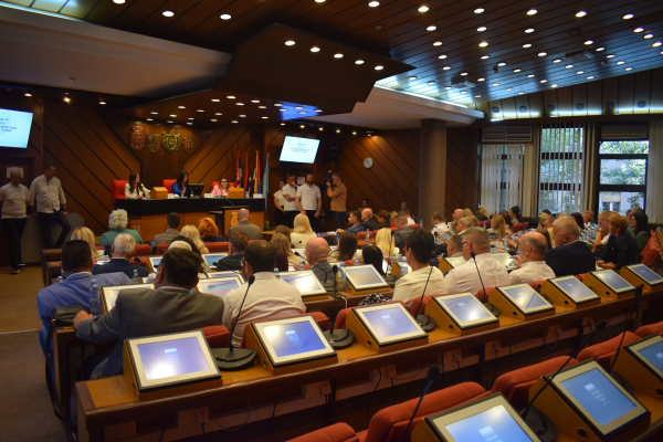 Dina Vučinić nastavlja da odbija da dozvoli prisustvo predstavnicima građana i studentima na sednicama Skupštine grada Novog Sada