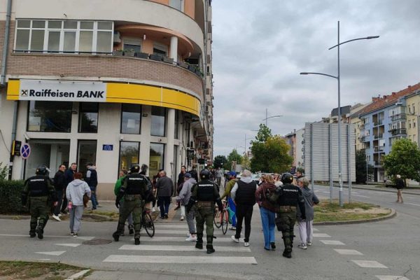 Trojica građana uhapšena na skupovima u Novom Sadu puštena, još trojica zadržana