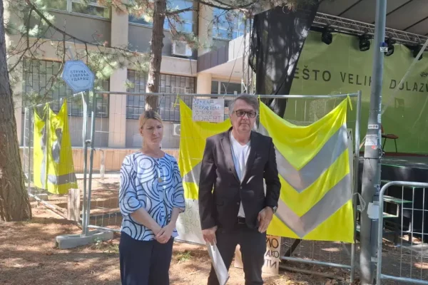 Student koji je pritvoren nakon razbijanja prostorija SNS štrajkuje glađu već šest dana